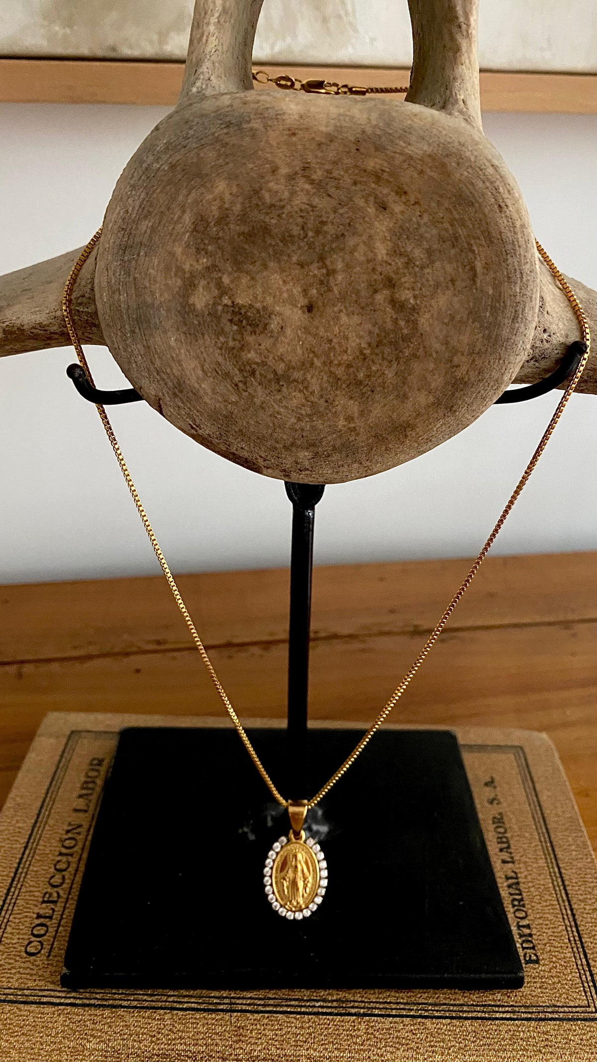 El Collar Milagrosa Luz