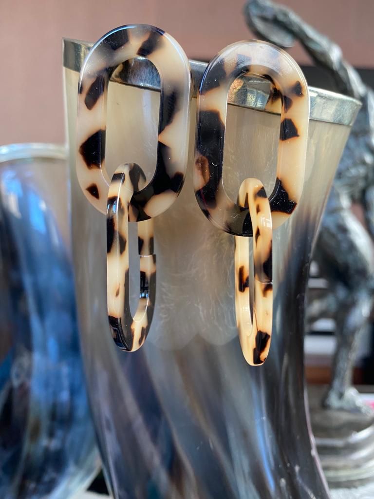 Pendientes eslabones carey