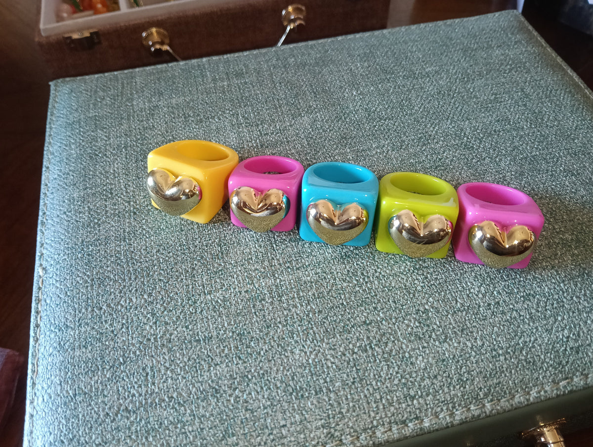 Anillos CANDY en todos los colores - amarillo, fucsia, turquesa, verde lima y rosa con corazón dorado