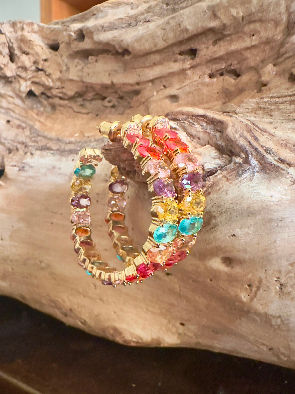 Pendientes Aros Brisa multicolor dorado apilados