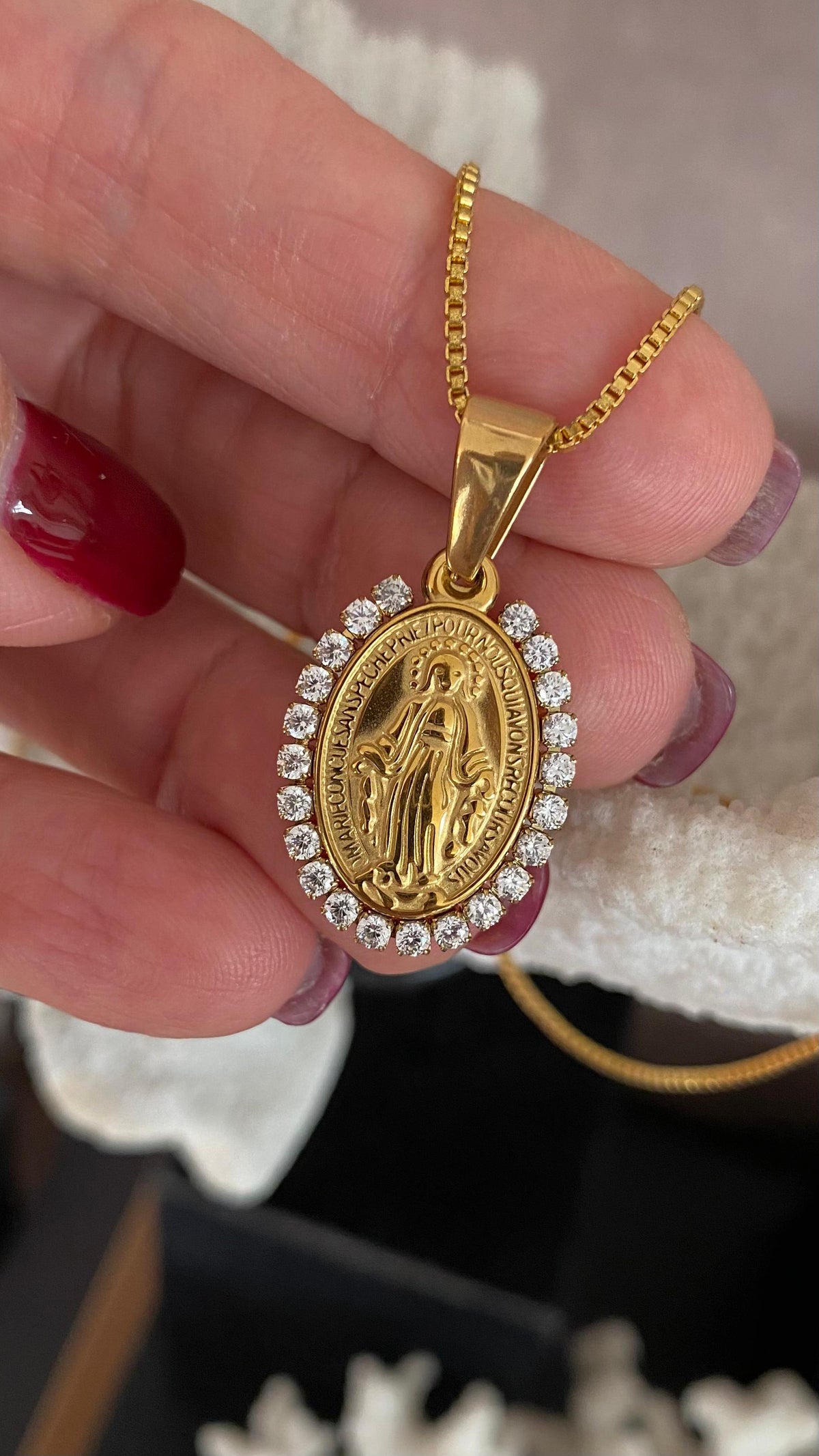 El Collar Milagrosa Luz