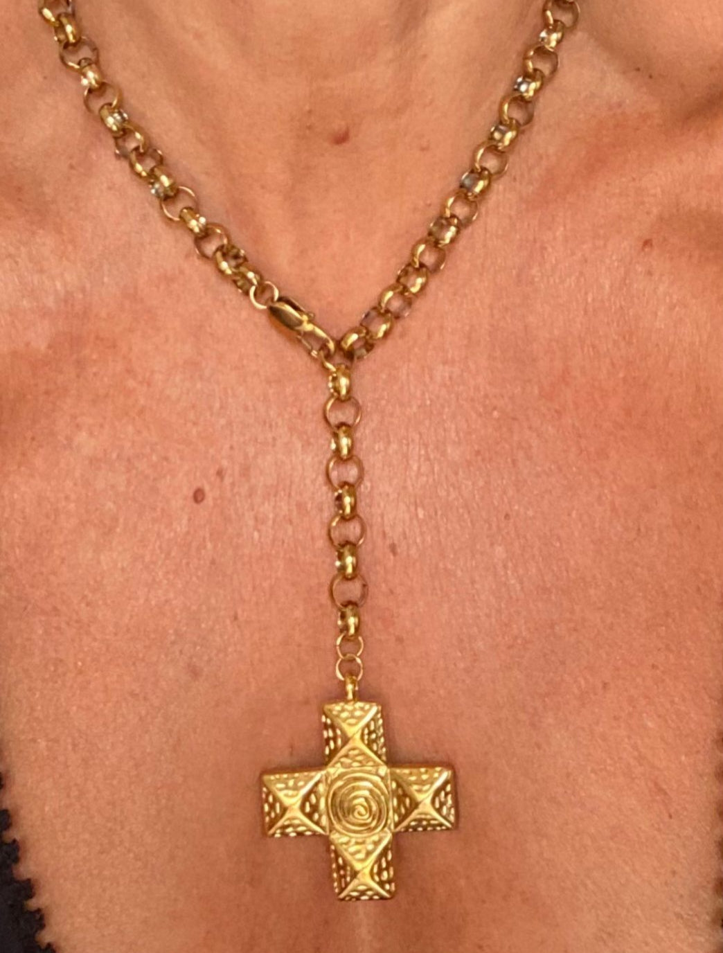 Collar Cruz Dorada OMG