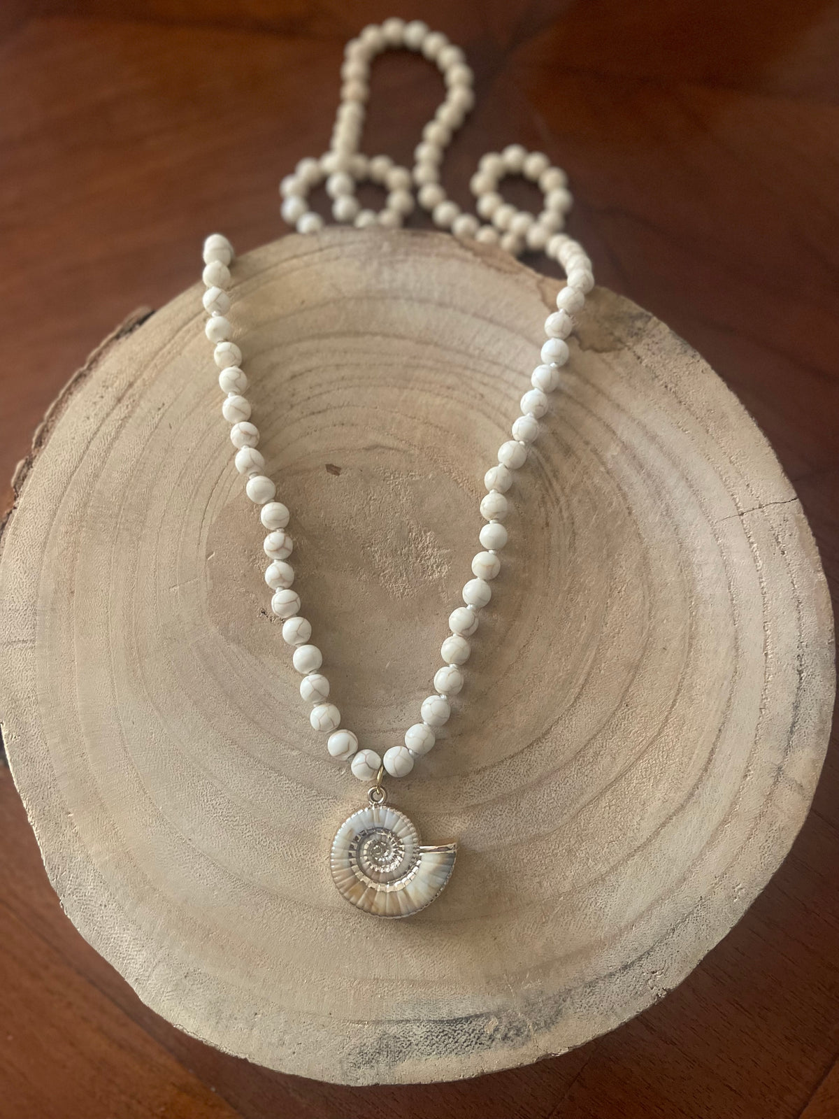 Collar Largo Boho Blanco | Piedras Naturales y Colgante