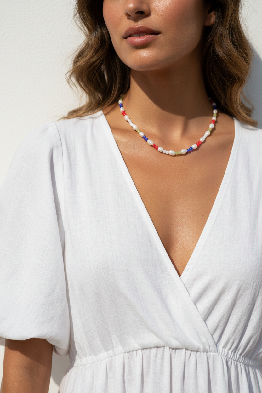Collar Perlas Mediterráneo con modelo