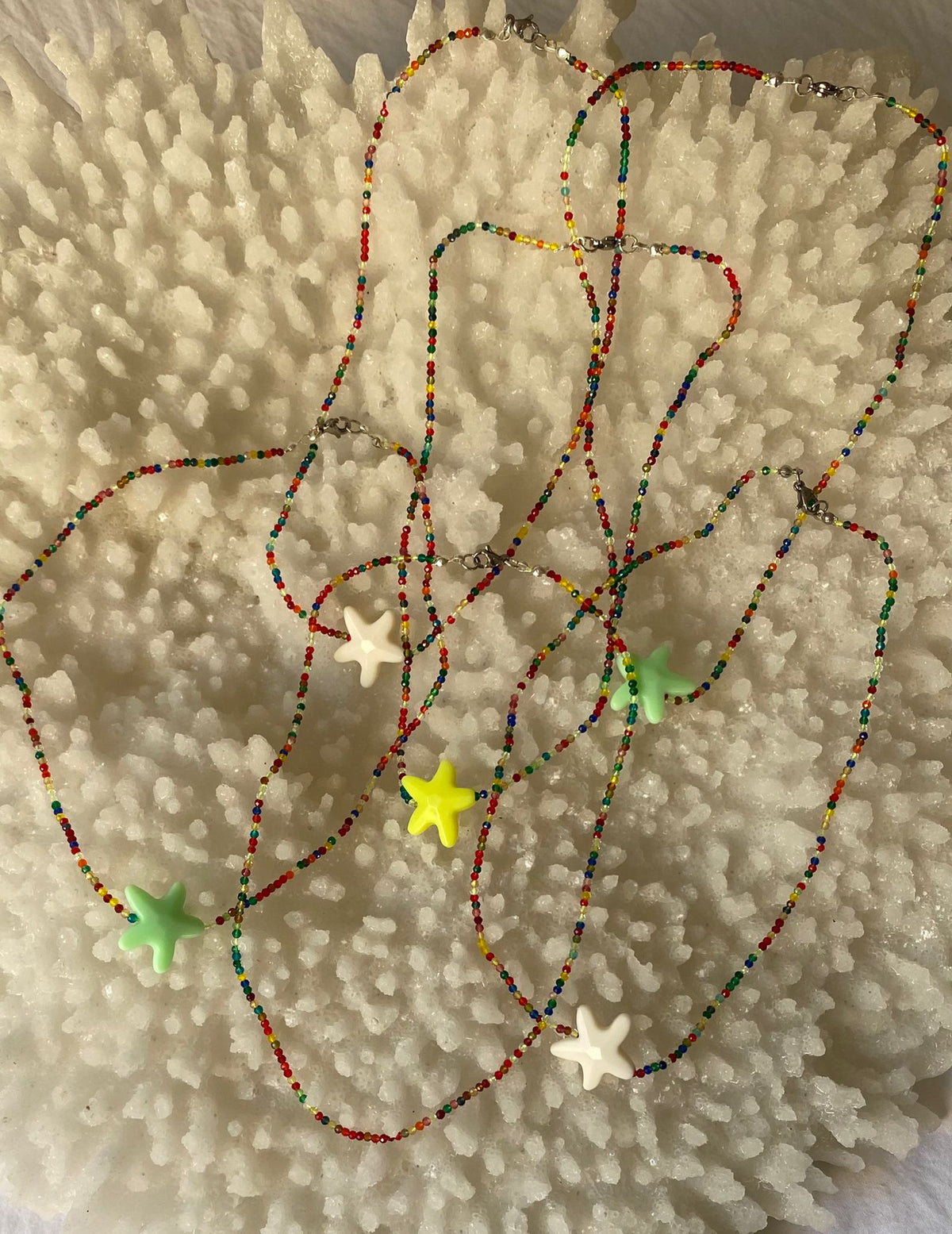 Collar Starfish – Hecho a Mano con Estrellitas de Colores