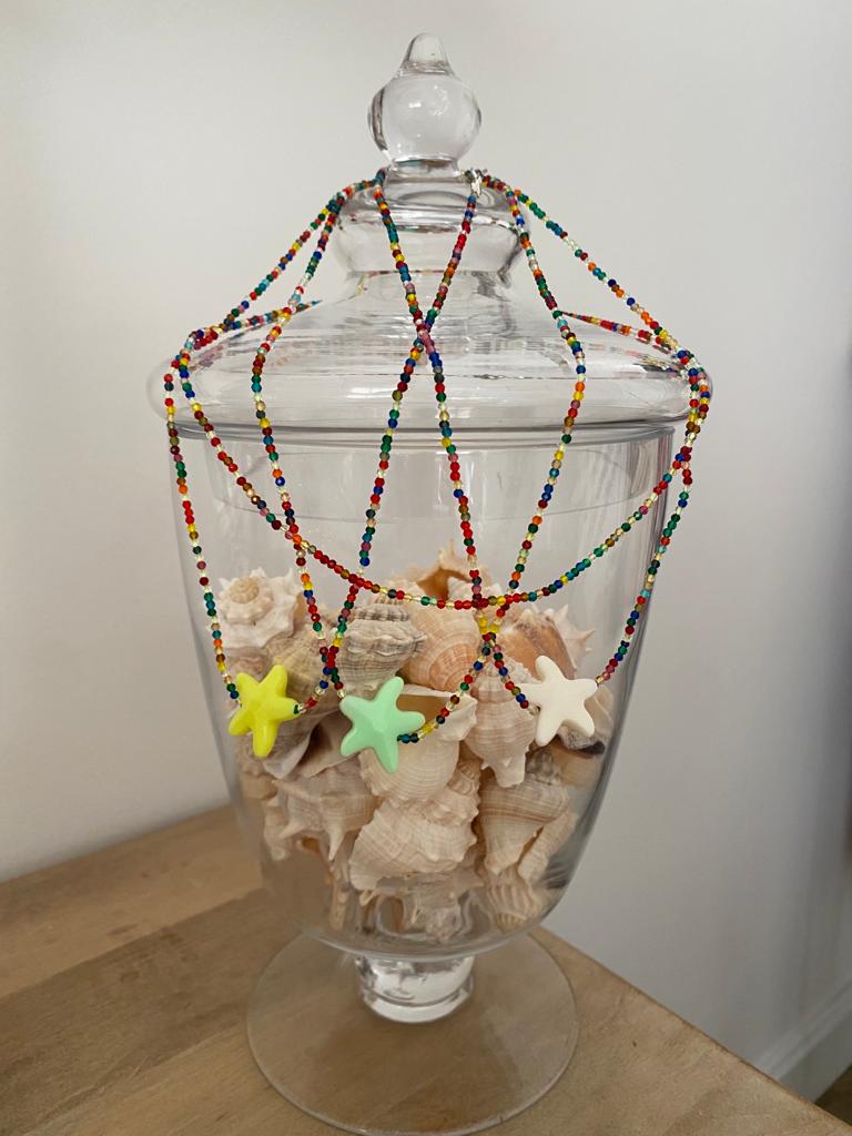 Collar Starfish – Hecho a Mano con Estrellitas de Colores